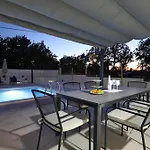 Casa * Debeljak