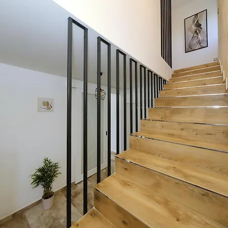 Casa * Debeljak